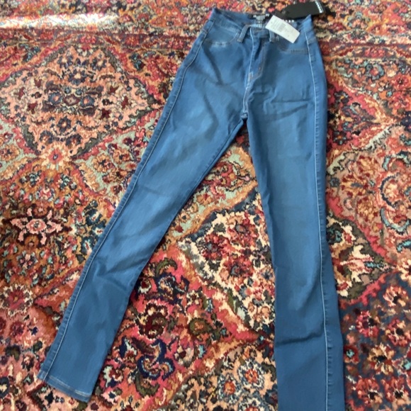 FASHION NOVA CLASSIC HIGH WAISTED SKINNY JEANS - Picture 2 of 3